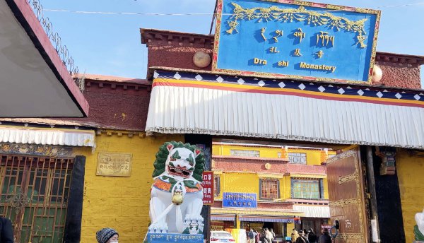 在拉萨什么地方值得一去