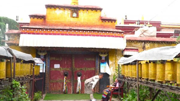 在拉萨什么地方值得一去