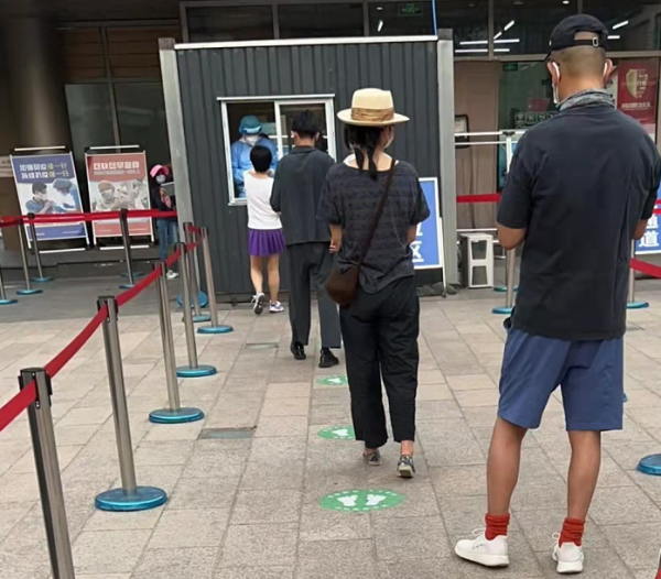 导演姜文老婆是谁