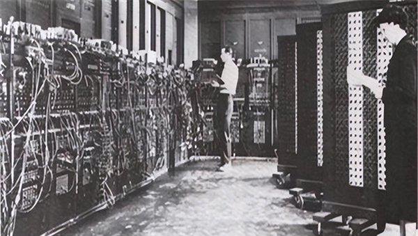 世界上第一台计算机叫什么名字