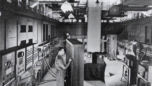 世界上第一台计算机叫什么名字