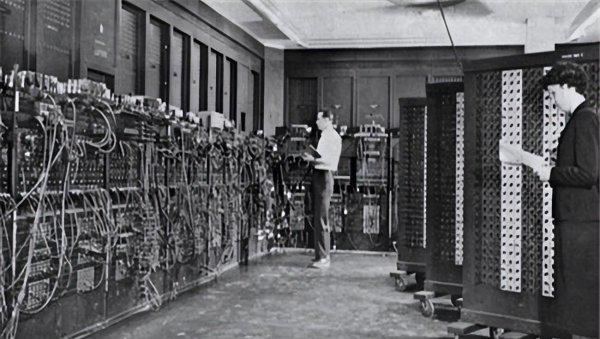 世界上第一台计算机叫什么名字