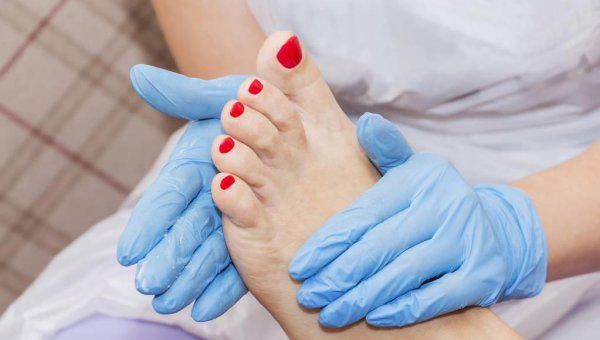 穿丝袜为什么会脚臭