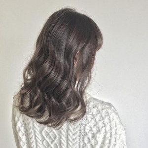 什么发色显白好看 女生染什么颜色的头发显得高级又减龄