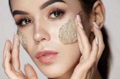 用磨砂膏还用沐浴露吗 磨砂膏的正确使用方法分享