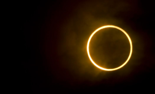 日环食的形成原理是什么