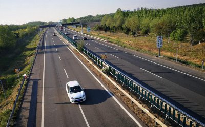 新车可以跑高速吗 现在新车要不要跑磨合拉高速