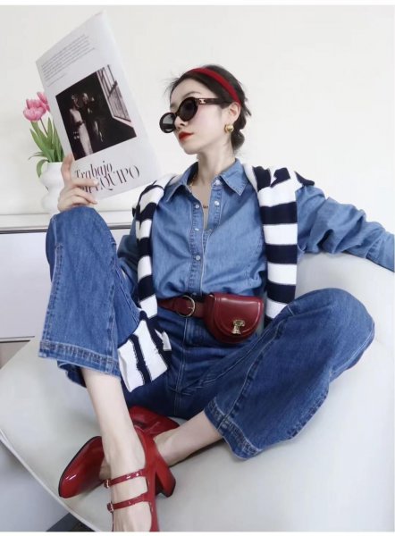 喇叭牛仔裤搭配什么上衣好看