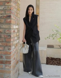 适合皮肤黑的衣服颜色 黄黑皮女生穿什么颜色衣服好看显白