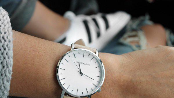 男士戴手表的正确位置