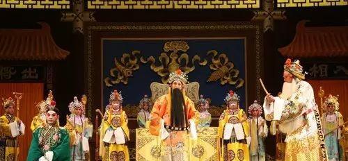 跑龙套中的龙套是什么意思