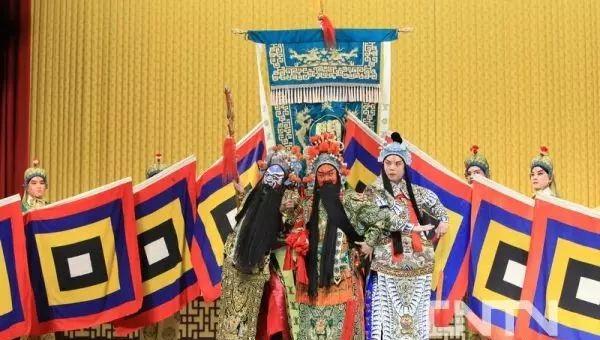 跑龙套中的龙套是什么意思