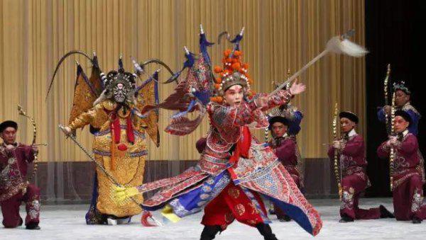 跑龙套中的龙套是什么意思