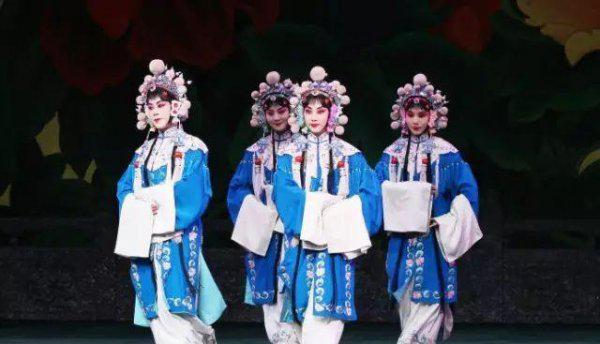 跑龙套中的龙套是什么意思