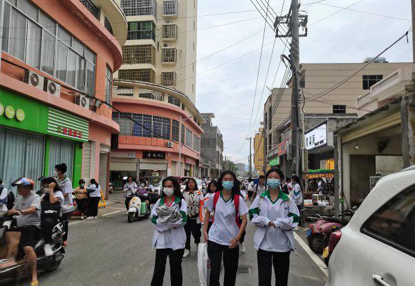 小学门口适合开什么店最好