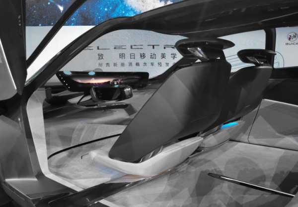 三个盾牌的是什么车