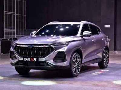 红灯闯了一半停路中间怎样处罚 路口过一半停下算违章吗