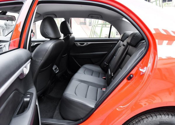 3一5万最省油的新车