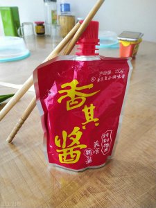 香其酱是什么酱怎么吃 香其酱和豆瓣酱是一样口味的吗