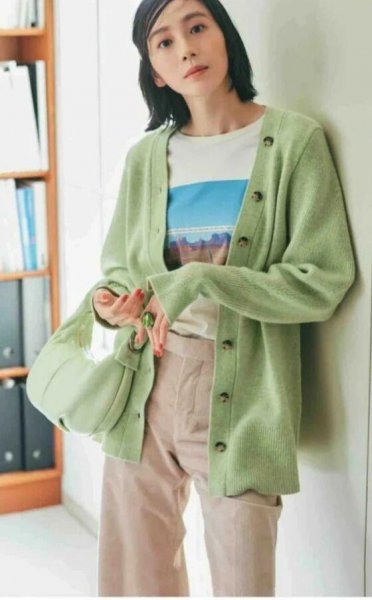 针织开衫内搭什么比较好看