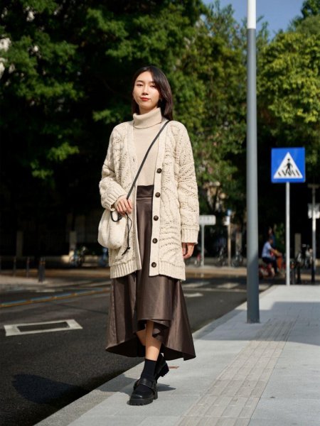 针织开衫内搭什么比较好看