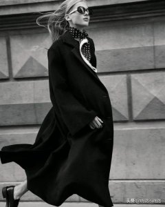 皮肤黑的人适合穿什么颜色的风衣 黄黑皮女生的配色法则