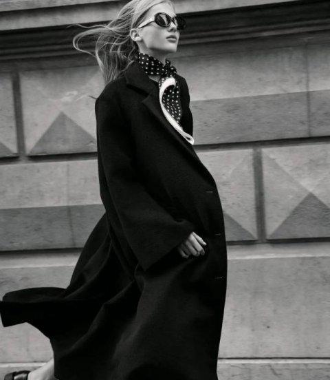 皮肤黑的人适合穿什么颜色的风衣