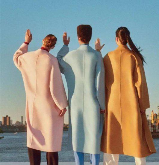 皮肤黑的人适合穿什么颜色的风衣