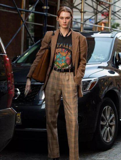 皮肤黑的人适合穿什么颜色的风衣