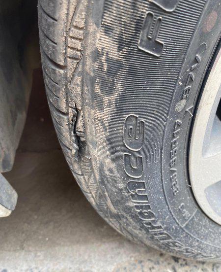 坏一个轮胎要换2个吗