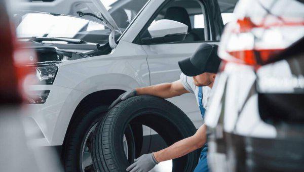 坏一个轮胎要换2个吗