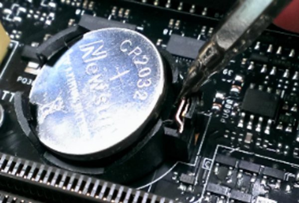 为什么电脑开机屏幕是黑的