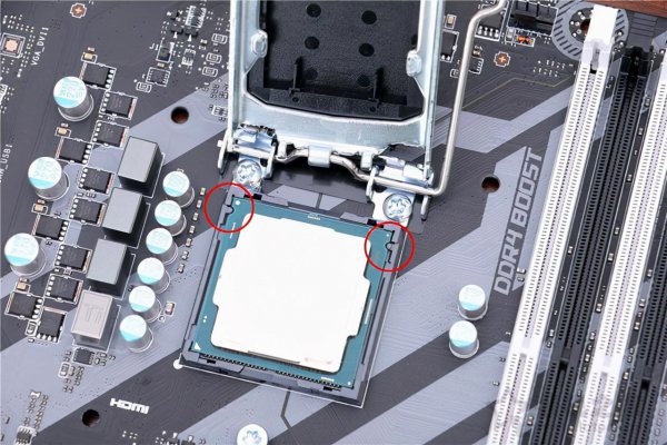 为什么电脑开机屏幕是黑的
