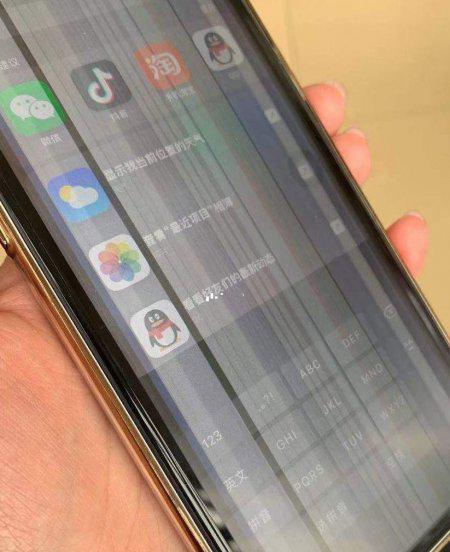 苹果手机屏幕没坏但是竖条纹
