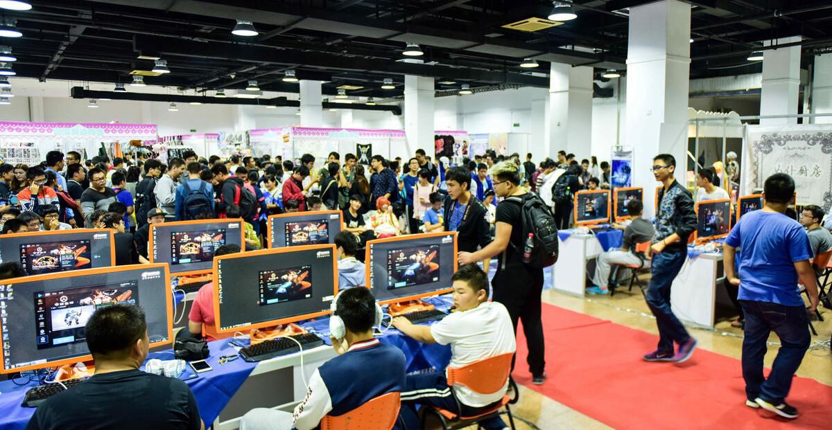 往游戏里充钱是傻吗