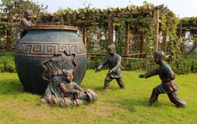 司马光砸缸救的是自己 司马光砸缸故事中被救的孩子是谁