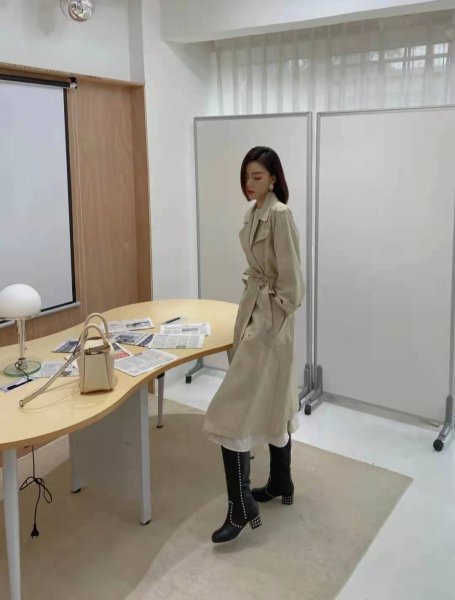 穿风衣配什么裤子和鞋子