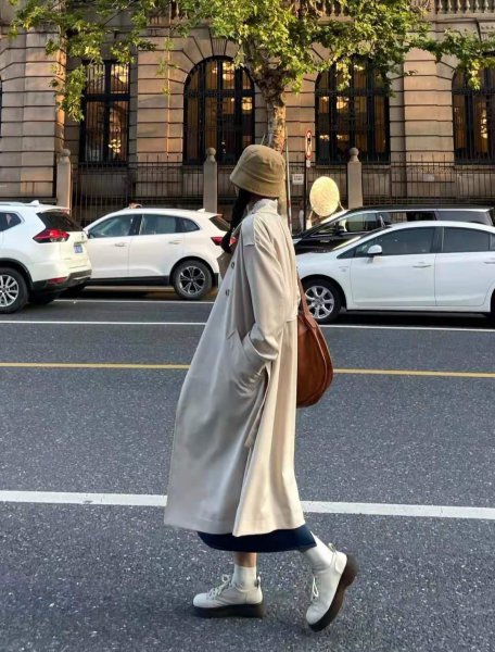 穿风衣配什么裤子和鞋子