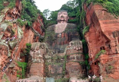 关于四川乐山大佛的传说故事 乐山大佛遇灾难事件会闭眼吗