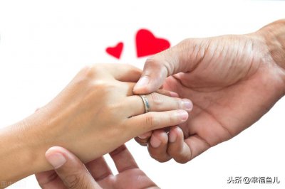 哪个手指戴戒指的含义 不同手指戒指的戴法有什么意义