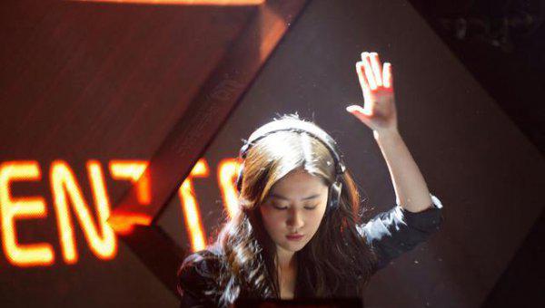 夜孔雀电影到底讲了什么内容