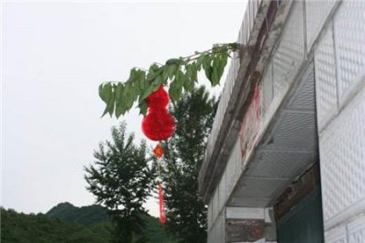门口挂灯笼有什么讲究 农村门口挂灯笼的寓意和讲究