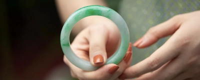 年轻人如何选玉镯 怎么才能选出好看又有质感的玉镯子