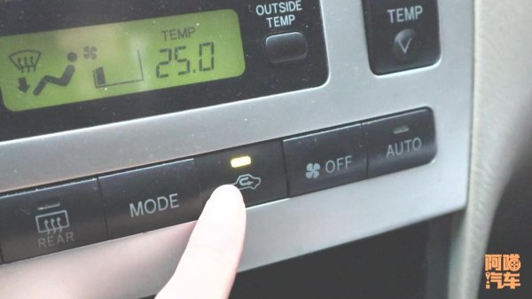 车子内循环是灯亮还是灯灭