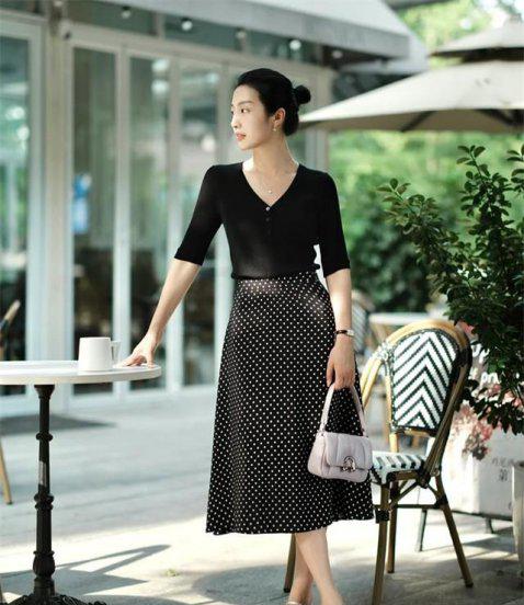 肩膀宽的女生穿什么衣服好看