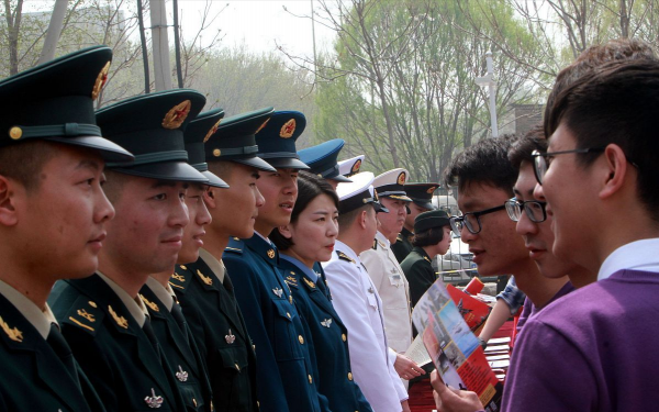 在校大学生千万别去当兵真的吗