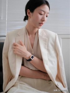 女人戴手表戴哪只手比较好 女士戴手表的正确方法与讲究