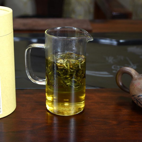 脸上挤出硬粒是螨虫吗