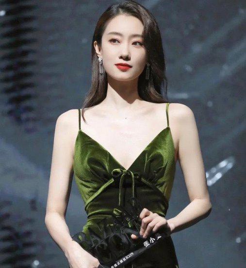 张小斐签约赵丽颖公司