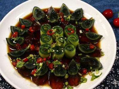 凉拌皮蛋要先煮一下吗 软嫩凉拌皮蛋正确做法步骤与教程